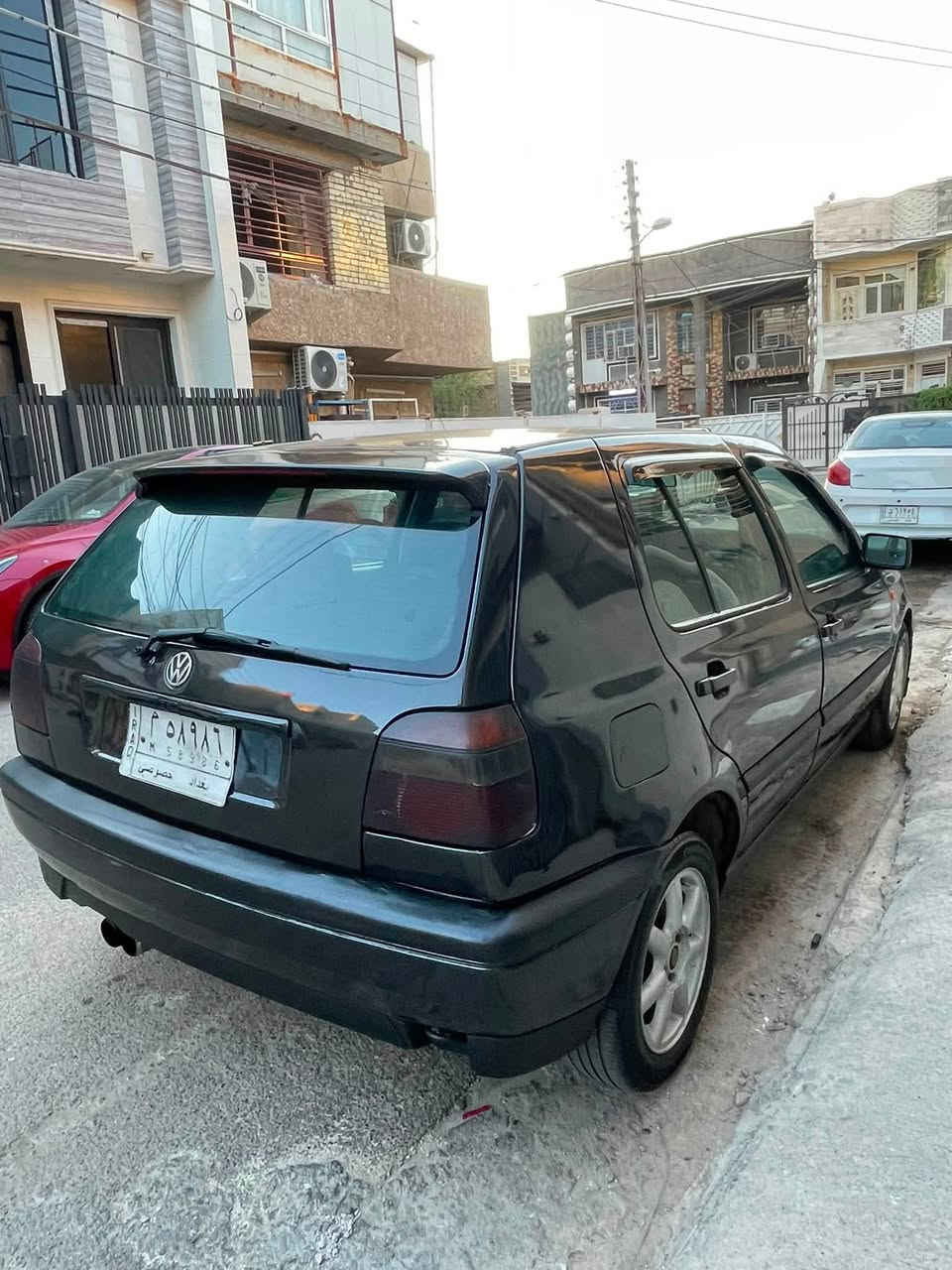كولف mk3 مكينه١٨٠٠ اوتو مكفولات صدر نضيف رقم بغداد داخلهه نضيف بدون حادث صبغ جماليه فقط تخم تاير ويل كب سياره حلوه وجاهزه السعر44 مكان بغداد حي جهاد***********
