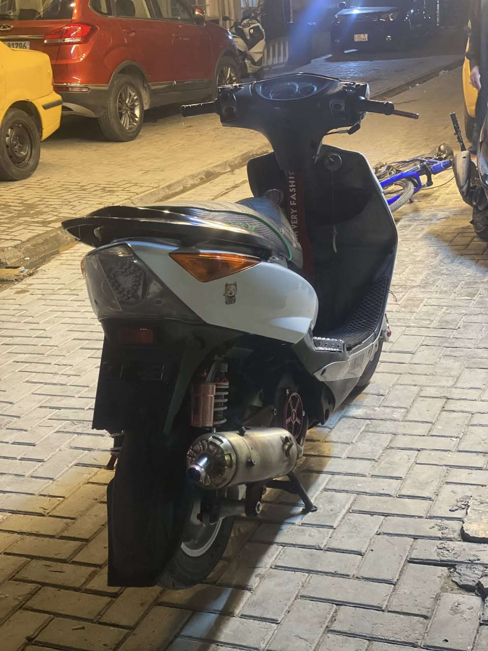 السلام عليكم للبيع الدراجه الدراجه خير من الله بلاديه الدراجه وبيه غراض بيه صدرDy بيه دبلات خلفي كرزي  وستان بوش يدات كرزي وبيه كلجات رياضي بيه ويل مال جيتي آر بيه خليه مال بكلايت بيه صلنصه ستيل بيه قبق فلاوين وهذه رقمي بي واتساب ***********
