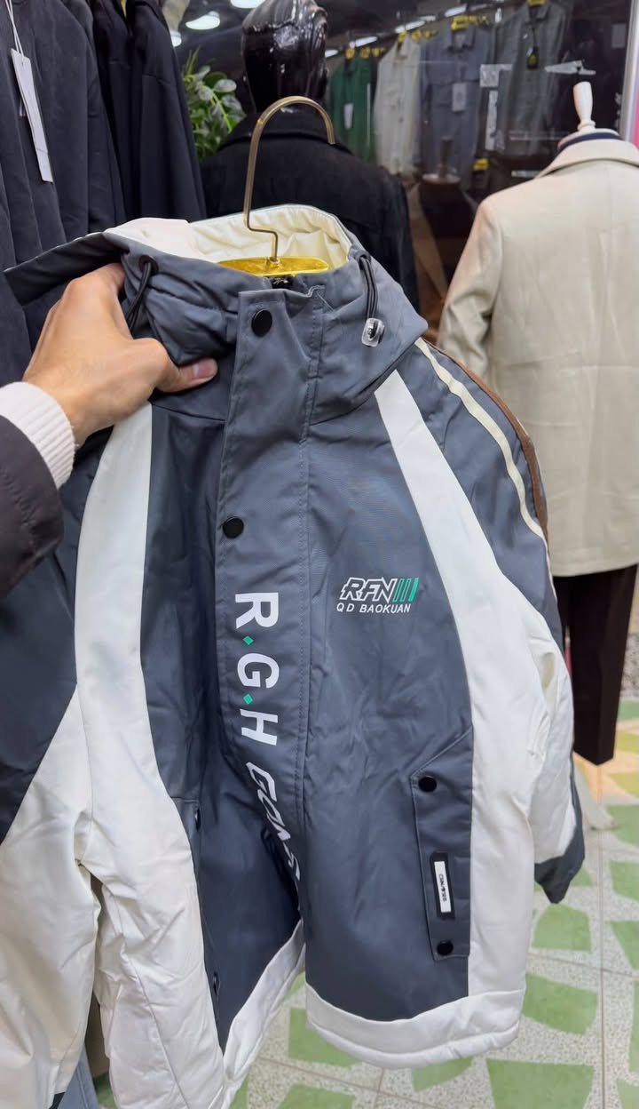 ازياء الأسد للالبسة الرجالية💙
خصم 50% لمده أسبوع واحد 🔥 
الخصم داخل المحل وايضآ توفر صيفي  💙
عنوان المحل حي الجمهوري قرب دكتور محمد جاسم الطائي 
اوقات العمل من 8 صباحاً الى 1 ليلاً 💙
رقم الهاتف ***********
***********
