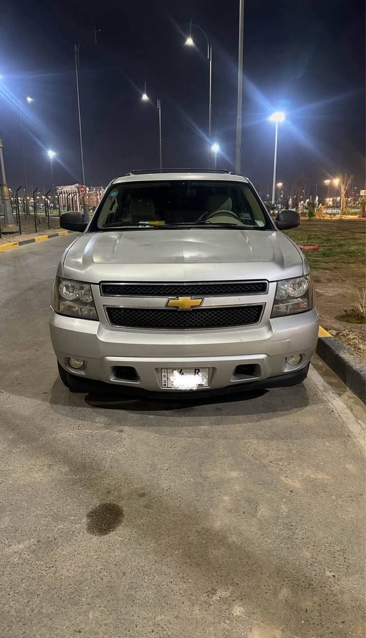 السلام عليكم 
تاهو 2013 للبيع 
خليجي وكاله الغانم 
بيها باب الامام عكس السايق مبدل وبارد بسيط الباقي كفاله 
ماشيه 200km الف
مواصفات LT
مكينه 5300 
السياره جاهزه وجديده مكينه كير حداديه تبريد تخم تاير دواخل كلها جديده ما عايزه شي رقم بصره الجديد (دولي) باسمي سنويه لل2030 مواصفات التاهو معروفه تشغيل عن بعد كشن السائق كهرباء لايت زنون السياره جاهزه ما ناقصه برغي السعر 260
وبيها مجال قليل حق الجيه للاستفسار *********** البصرة, العراق
