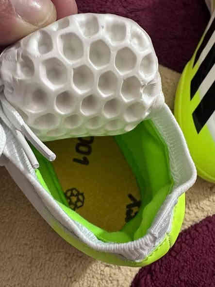 حذاء رياضي بالهه سعره 10توصيل مجاني لجميع المحافظات واذا ماعجبك تكدر ترجعه معا ابو التوصيل رقم الحجز *********** الحجزز مخابره علا الشريحه وليس واتساب
