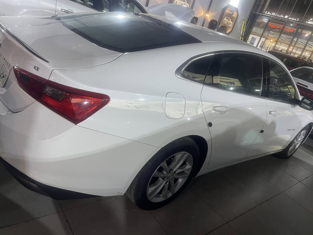 للبيع شوفرليت ماليبو لون ابيض
الموديل 2018
مواصفات lt
صبغ فقط ربع البنيد 
بصمة

بصمة أبواب
تحكمات استيرن
كروز سرعة
قطعتين تبريد
هزة جديدة
كير محرك شرط
تبريد ثلج
كهربائيات كله شغاله
السعر 110وبيها مجال 
للتواصل ***********
