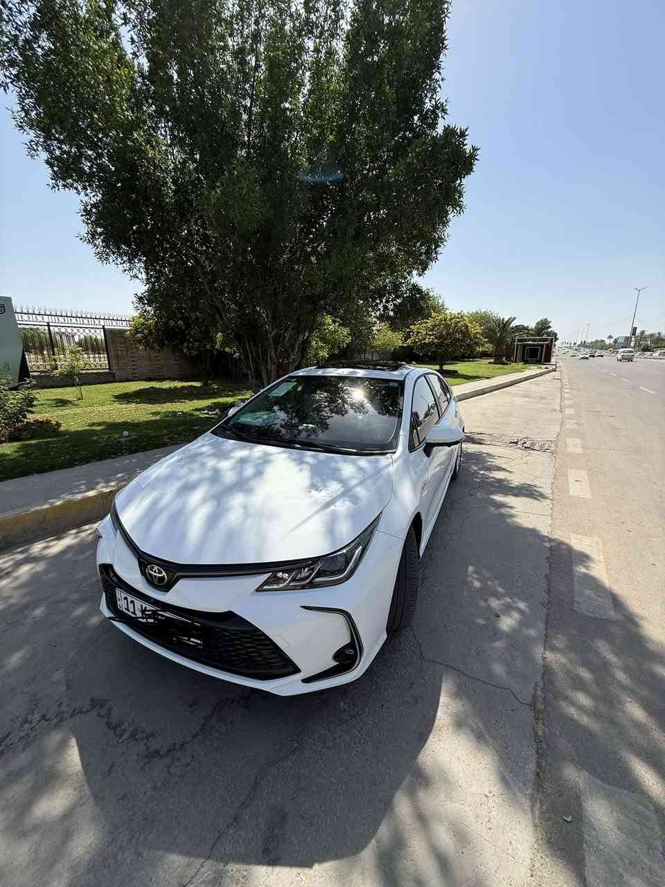 للبيع: تويوتا كورولا 2025 (تجميع الصين) - فول مواصفات 1/1
السيارة بحالة الوكالة ونظافة تامة، "الي راح ياخذها بالعافية عليه" لأن السيارة جداً جداً نظيفة ومصروف عليها بذمة:
• الموديل: 2025.
• المسافة المقطوعة: 8,000 كم (قابلة للزيادة البسيطة).
• المواصفات الأساسية:
• كاميرات 360 درجة.
• شباك أمامي LED (الديزاين الجديد).
• كرسي السائق كهرباء.
• فتحة سقف + بصمة تشغيل وأبواب.
• شاشة كبيرة، رادارات، ونظام تحديد مسار.
• الإضافات والكماليات (شغل خاص):
• دوشمة أصلية تفصال درجة أولى.
• أرضيات حوضية + تغليف بيبان + فرشة دشبول.
• ستيرن خياط يدوي.
• الكفاءة والوقود:
• السيارة "مشامة" البنزين العادي نهائياً.
• التفويلة الواحدة تمشي 1,020 كم (اقتصادية جداً).
• حالة البدي:
• ملاحظة بسيطة جداً (طخة خفيفة بالجاملغ اليمين ومعدلة بارد درجة أولى، ما تبين).
• السعر: 159 ورقة (15,900$) وبيه مجال بسيط حق الجية.
• للتواصل والاستفسار: ***********
