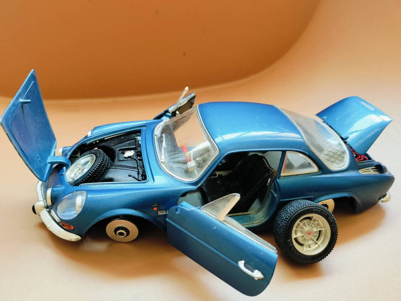 🔥 Alpine Renault A110 Berlinette 1:18 – Maquette de Collection avec Détails Ouvrants 🇫🇷


**إذا كنت صاحب هذا الإعلان وتريد حذفه لأي سبب، رجاءا أرسل رسالة إلى الدعم الفني**
