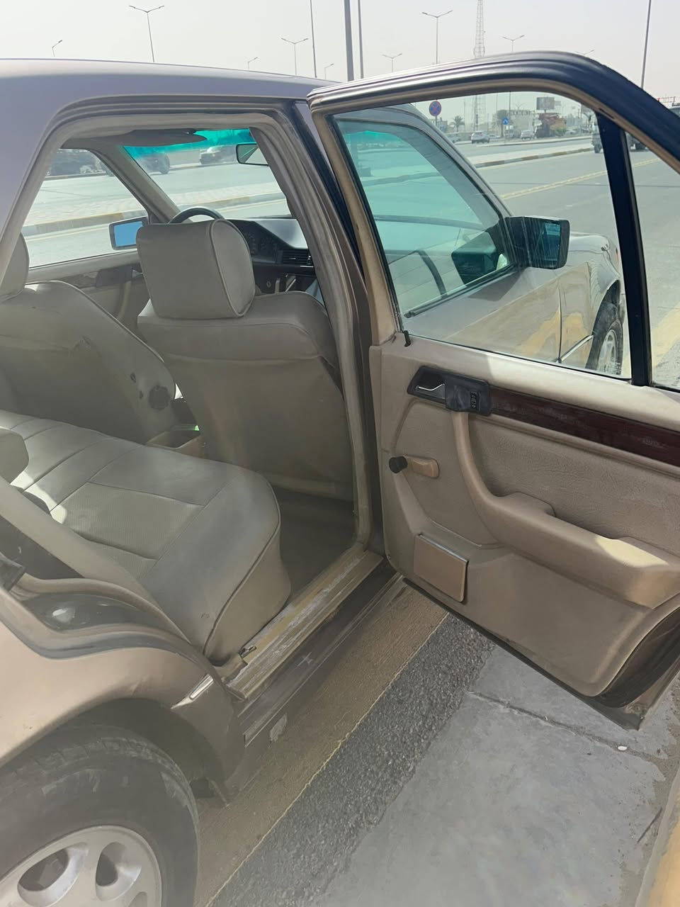 دب موديل ٩١ السنوية مكتوب
رقم انكليزي كربلاء
محرك وكير بلاد مو تحوير
قاعدة دبل كدام السايق معمرة
مصبوغة عام
باقي التفاصيل تجي وتشوف
سعر ٥٢ وبيها مجال
المكان كربلاء
رقم الهاتف ***********
