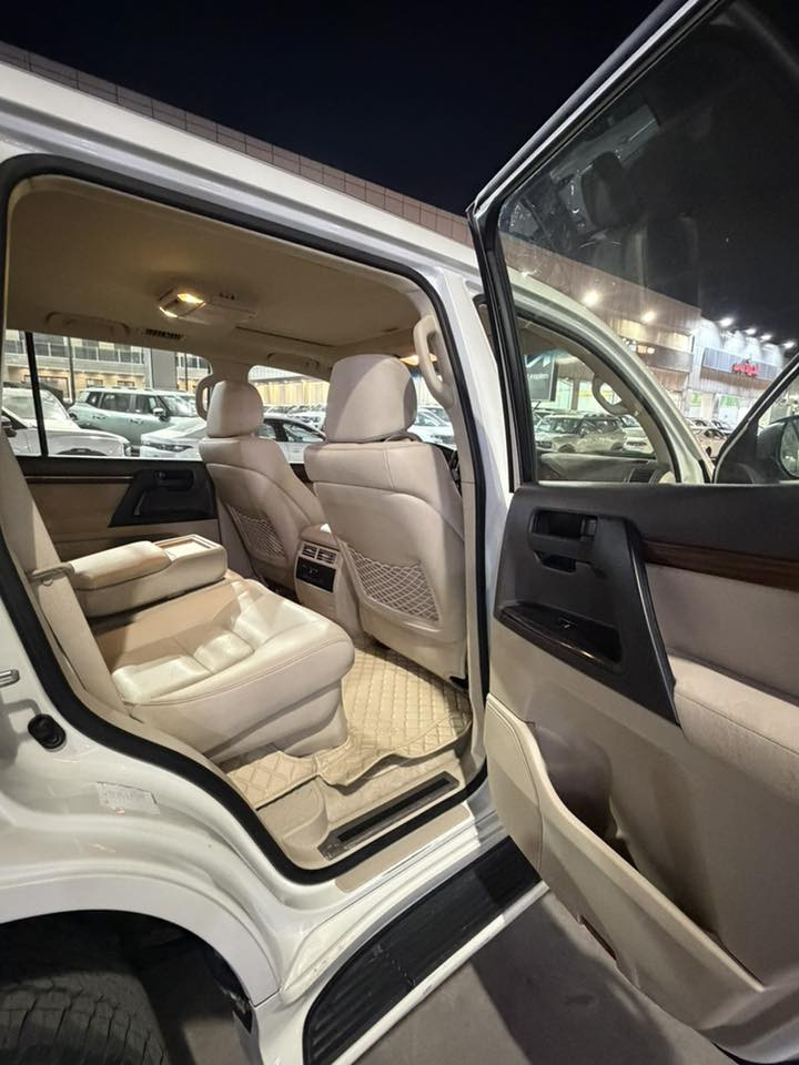 سلام عليكم 
لاندكروزر 2018 بريم اصل
ماشيه 86
رقم بغداد مميز
فول مواصفات 
كفاله عامه فقط شربين صبغ
بيع أو مراوس أتفضل للمعرض
***********
