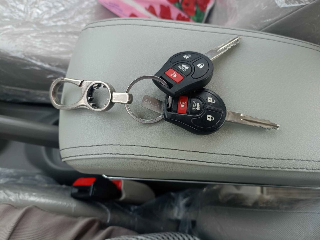 السلام عليكم .
للبيع سني هندي موديل 2021 صفر أربيل بليته أزرق دبل سويچ ماشيه 72 كم.. تحويل أو وكاله بشرط .
سياره مكفوله من صبغ ورصعه وشخوط والبارد  نظيفه جدا استخدام شخص واحد أسبير مو نازل كير ومحرك بشرط .
سعرها 116 مع مجال بسيط مكانها أربيل/ *********** / *********** أربيل, العراق
