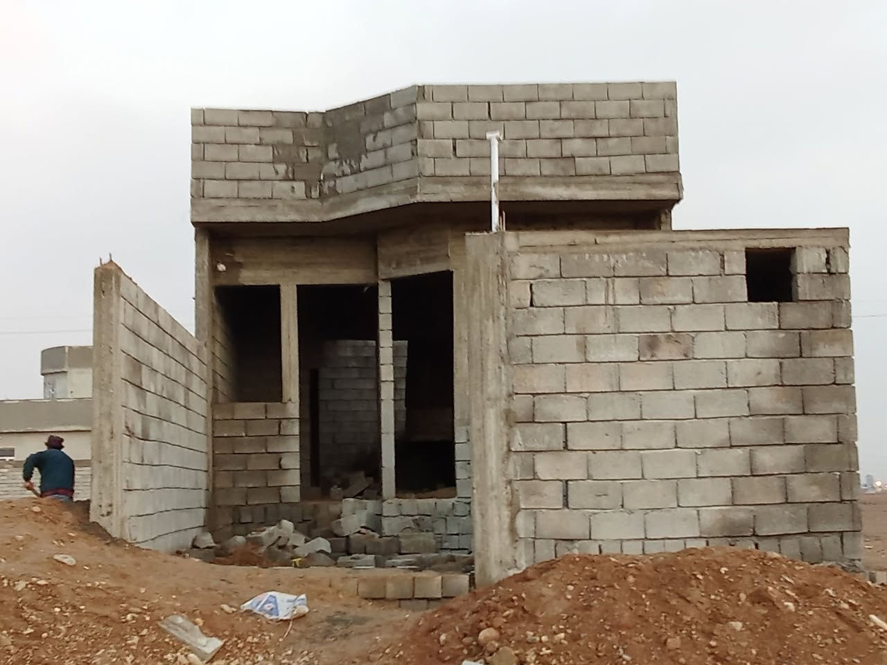 السلام عليكم من يحتاج مقاول بناء نقد او اقساط
نستلم ارض نسلم هيكل او مفتاح
وضمان جودة العمل تصميم حديثة بناء هيكل 
متوفر كوادر اختصاص بناء متواجدين اربعه 20 ساعه 
ملاحظه الشغل داخل  اقضيه نواحي موصل اسعار مناسب
اي سؤال اي استفسار بخدمتكم *********** 📞 
او واتساب ***********
