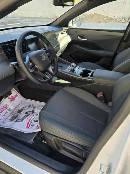 السلام عليكم للبيع بي واي دي فئه جن بلس 2025 ماشيه الف يعني بعدها بعداد الزيرو مكفوله كفاله عامه من كلشي السياره جديده وزيرو ومبينه من صورها رايدها 17800000 يعني سبعة عشر مليون وثمان مائة الف دينار عراقي مكاني بغداد للاستفسار اكثر اتصل ***********
