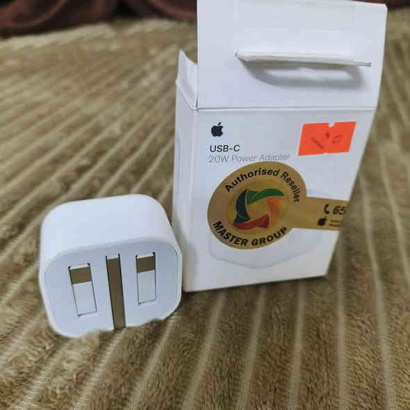 راس شاحنه اصلي . ابل ماستر
 20 واط مستعمل كلش قليل ونضافه كبالك سعر 25 قفله الجديده ب35 وهاي اخت الجديده ✨ واتساب*********** مكاني مدينه الصدر الجوادر
