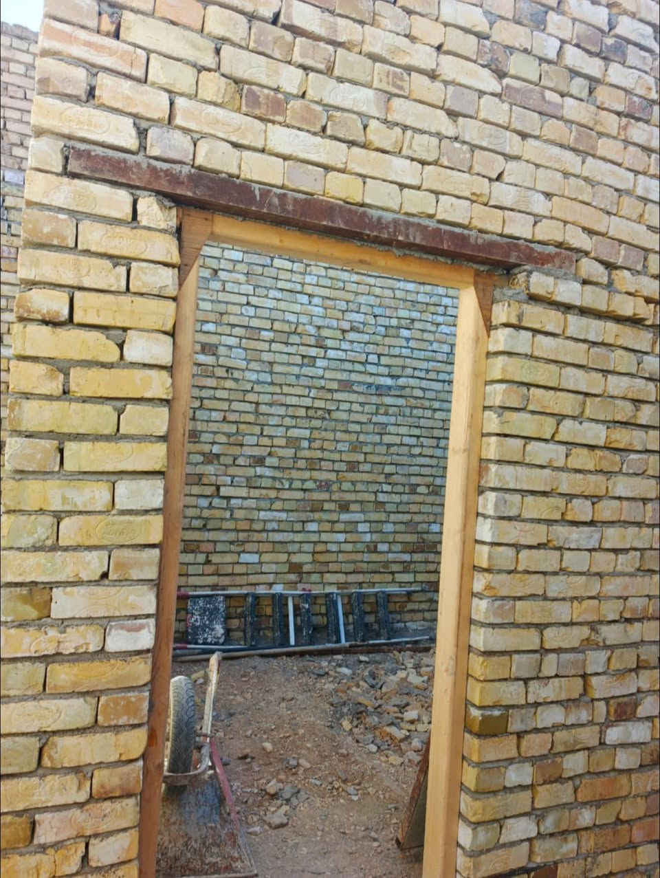 دار سكن - البناء هيكل 
📍الشعلة 
📍خلف عارف الحمامي 
يحتوي البيت 
أستقبال +غرفه نوم 🛌 + مطبخ🧑‍🍳
 مجمع صحيات
المساحة 65م 
على شارع فرعي 
 للأستفسار يرجى الأتصال
 على الارقام التالية 
***********
#نستقبل_طلباتكم__وعروضكم 
مكتب بغداد للعقار الشطرة  الآمن للتسويق العقاري  ___
 الشطرة /شارع الفلكه قرب كراج الحضارات  
🔻
