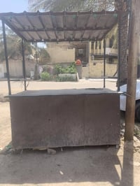 ميز وعربة • بيع لبن • فلافل