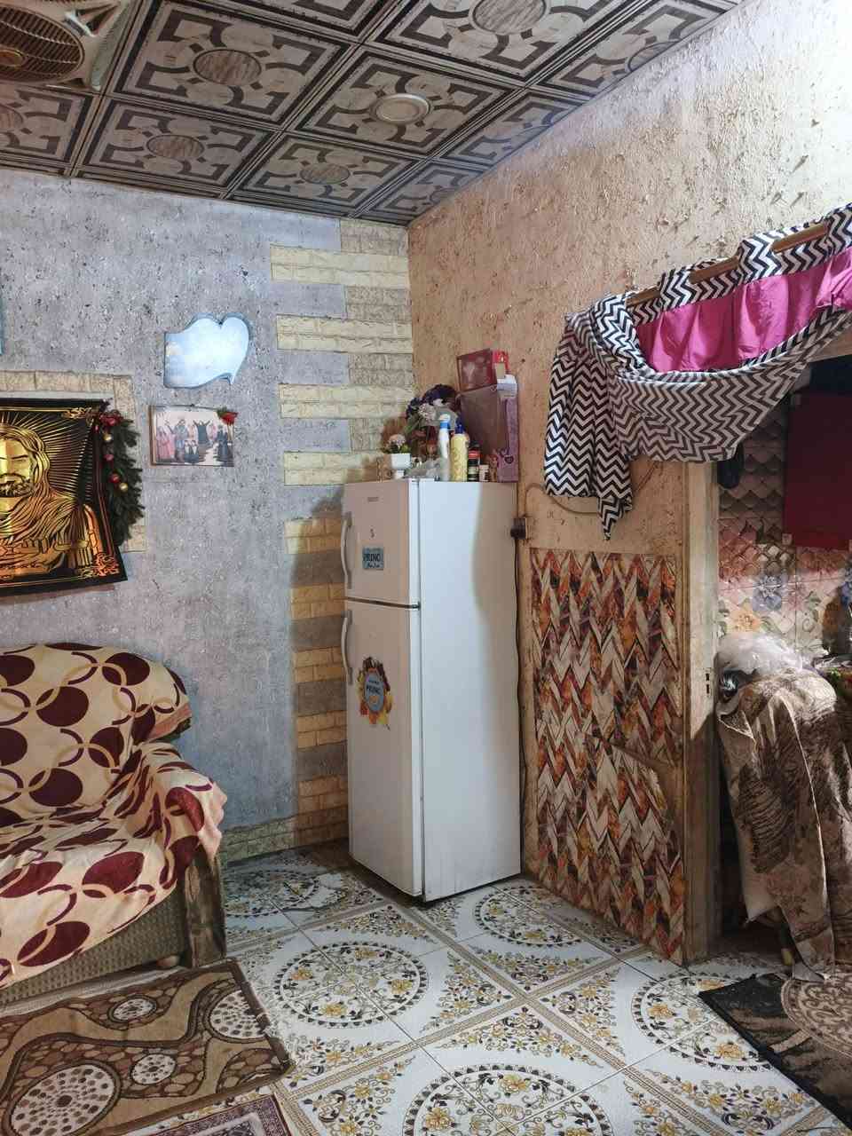 بيت مشتمل   لبيع موقع الحله ابو خستاوي بنص المنطقه قريب عله شارع ياحسين 
نت ضوئي ✅
مولد ذهبي✅
ماي 💦اساله قوي ✅
ناس واجوارين ذهب ✅
البيت طابقين الجوه غرفه واصاله وامطبخ صحيات  وطارمه صغيره البيت كامل مكمل سقوف ثانوي وابرسلين  طابق الثاني غرفه وصاله مثل ماموضح بل الصور البيت اصلاح زراعي موفوض بل تطويب والبلديه منطيه بيه قصاصه تطويب السعر 15وابيه مجال
تواصل***********
