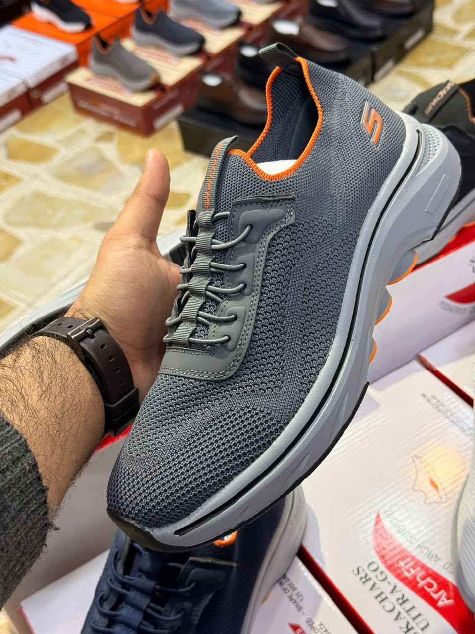 خطوتك تبدي من هنا👟 
تشكيلة أحذية رجاليه مميزه. أحذية مريحة .ستايل عصري وخلي كل خطوة تحچي عنك👍 
خامة عالية✔️
راحة تدوم طول اليوم✔️ 
تصاميم تناسب جميع الاذواق✔️
 متوفر اكثر من موديل 
الاحجام 40.41.42.43.44.45
متوفر توصيل لجميع المحافظات 
للطلب والاستفسار مراسلة الصفحه او من خلال تطبيق الواتساب ***********
العنوان-الانبار- راوه الجديده الشارع العام.
