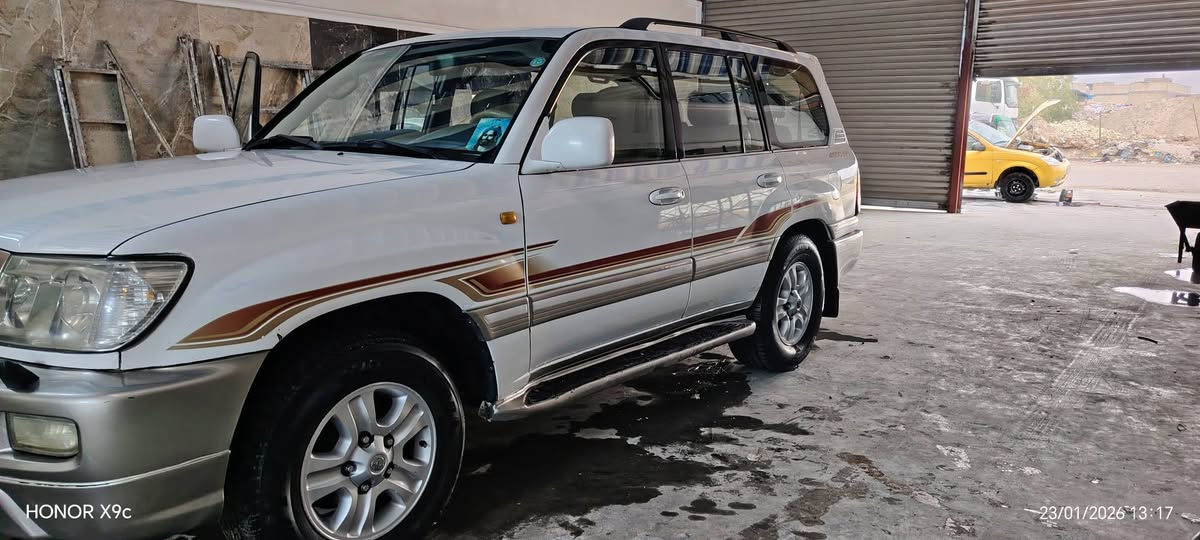 *********** تویوتا مونيكا GXR مودیل 2003  فول موصفات سلايت دبل اكسل شاشه ايباد فول موصفات رقم سنوي جديد وبسمي  سياره جاهزه نضيفه كير محرك  ٧راكب ٦سلندر سعري 190 ورقه مكان بغداد الشعب
