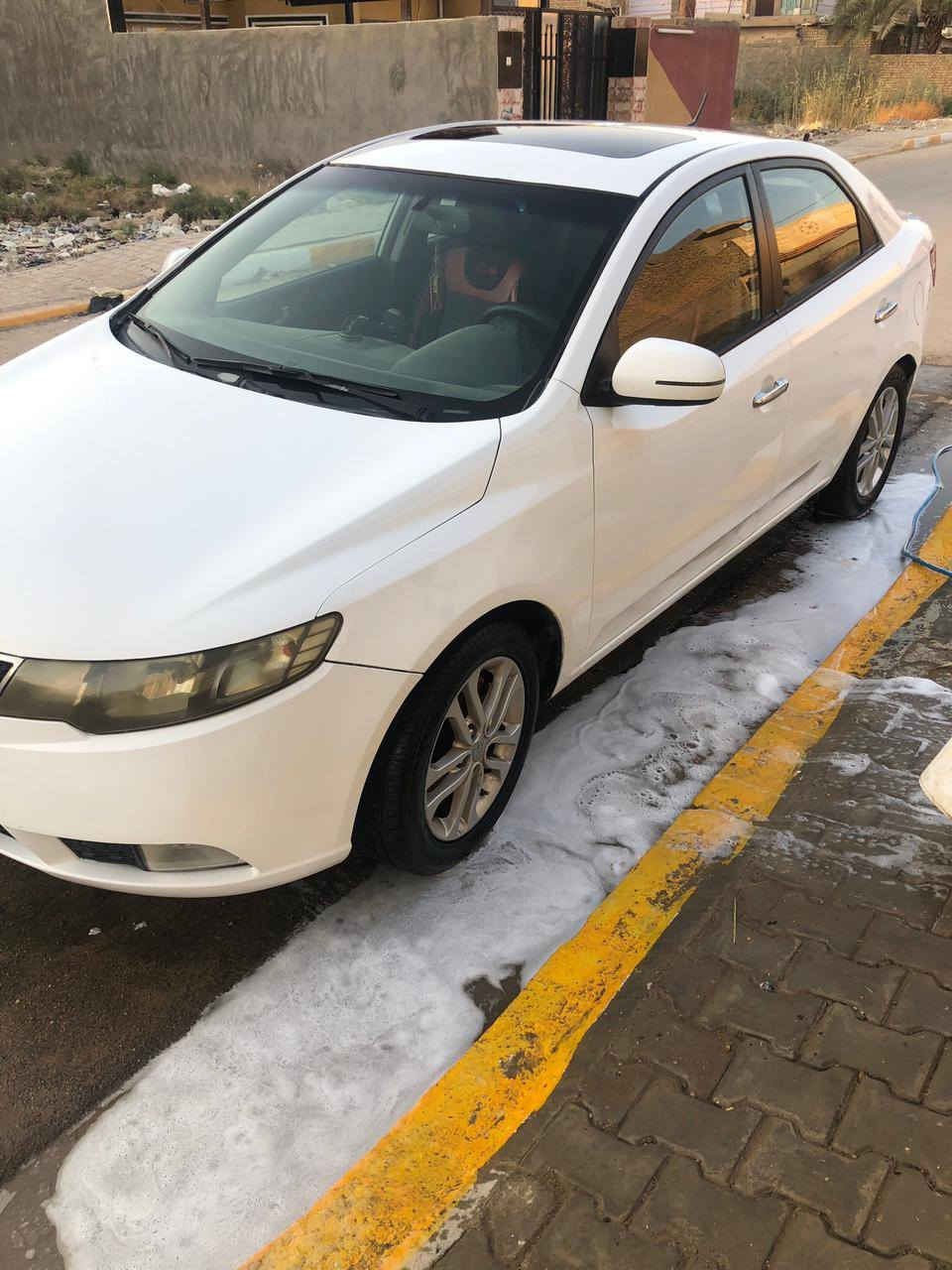 سيراتو 2011 للبيع 
بيه ضربه بالصندوك وبيه صبغ بالبنيد تغير لون
وجاملغات خلفيه  تبريد ثلج بدلت منظومه جديده 
كير ومحرك خير من الله وصدره زين 
رقمه اربيل تريد وكاله او تحويل خليجي محرك 16000
مكانه بغداد *********** سعر 95 وبيه مجال
