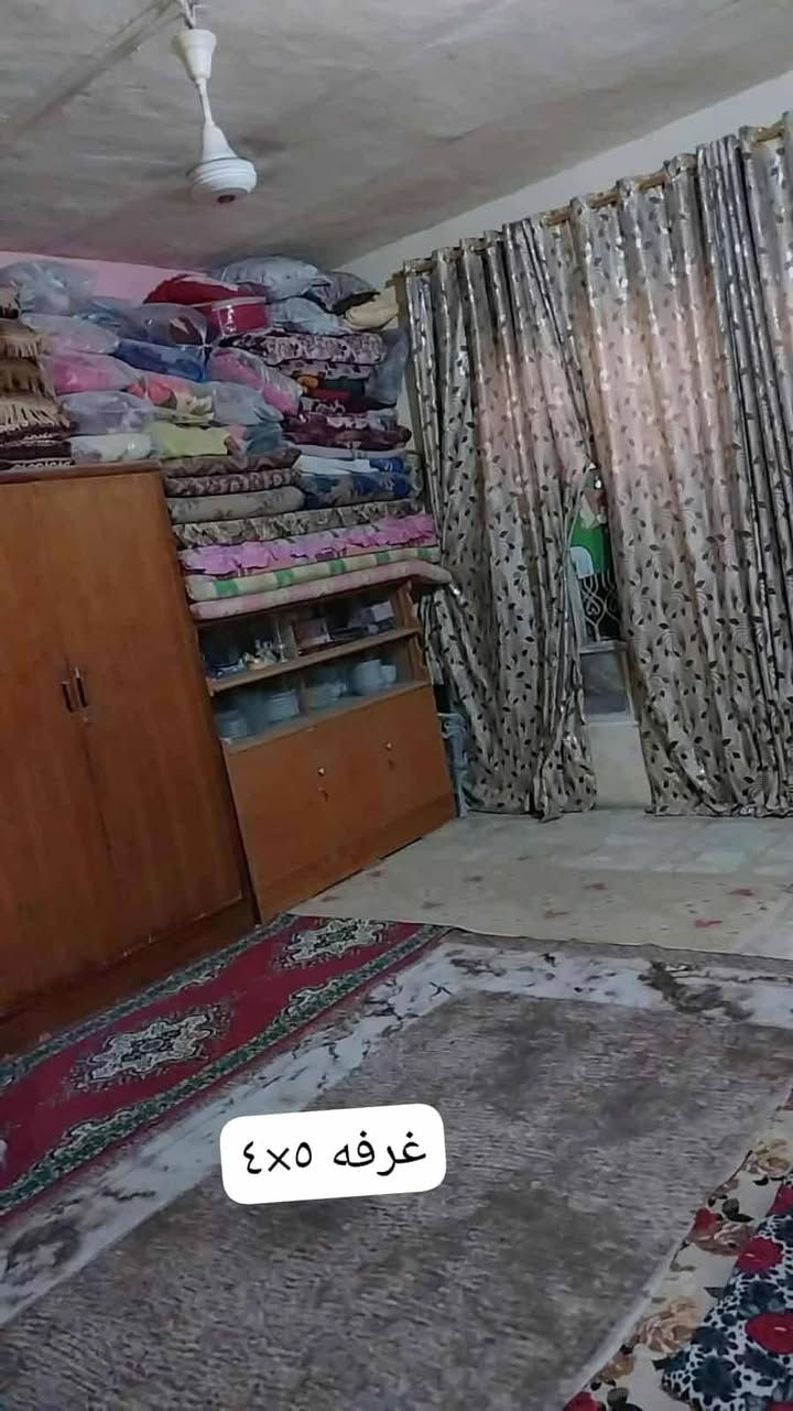 السلام عليكم 
دار لبيع 
مساحة 235 متر 
طابو زراعي سند 25 
الموقع طريق المعاره قرب سيد جواد 
ثاني بيت عن شارع العام 
البيت يحتوي 
ستقبال 
وصاله 
وغرفه عدد 3
مجمع صحيات داخليه وخارجيه 
اي ستفسار 
‏‪***********‬‏
