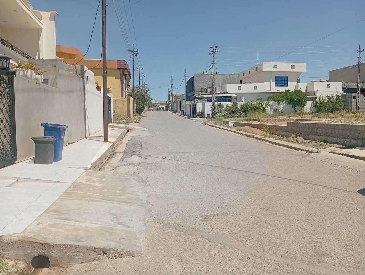قطعة ارض للبيع رقم زراعي مساحة القطعة 200 متر خوش مكان موقعها اول ما تدخل من شارع هواره برزه قطعة عدله بمستوى الشارع ما بيها اي مشكلة خدمات كاملة كهرباء وماء رئيسي وشارع تبليط وبيوت ساكنين سعر القطعة النهائي 13 مليون شراي خابرني واشوفك القطعة ***********

