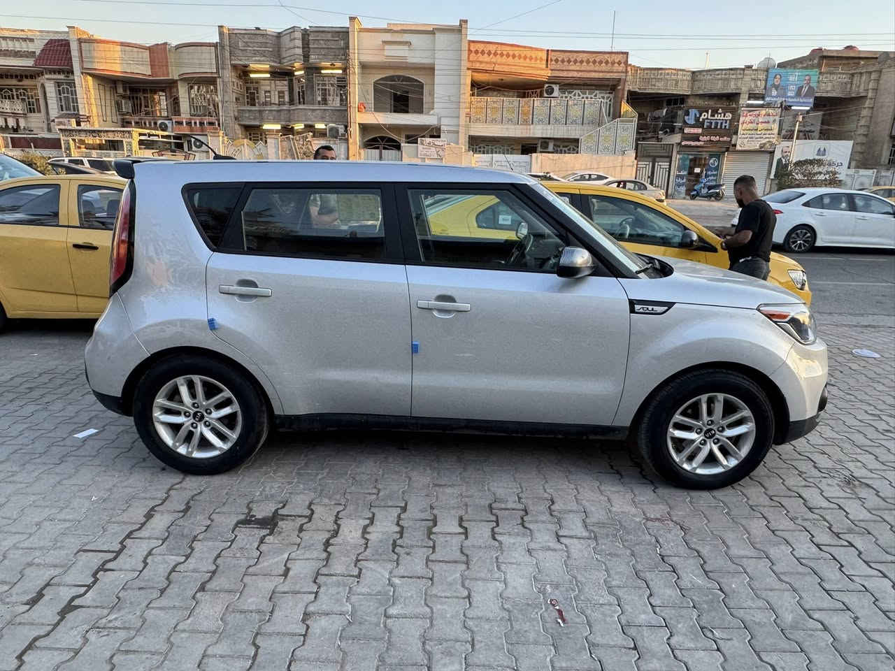 سلام عليكم 
للبيع كيا صول 2018 وارد امريكي حادث وسونار بلمنشور اخوان السياره حادث خلفي وجدآ بسيط 
ماشيه 52 الف رقم وهزه جديده بأسمي سنويه لل2031
السياره نضيفه كلش وكله بوضع الشركه وبدون نقص 
من كل النواحي 
سعر 122 
مكاني بغداد الشعب مقابيل سوق شلال
***********
