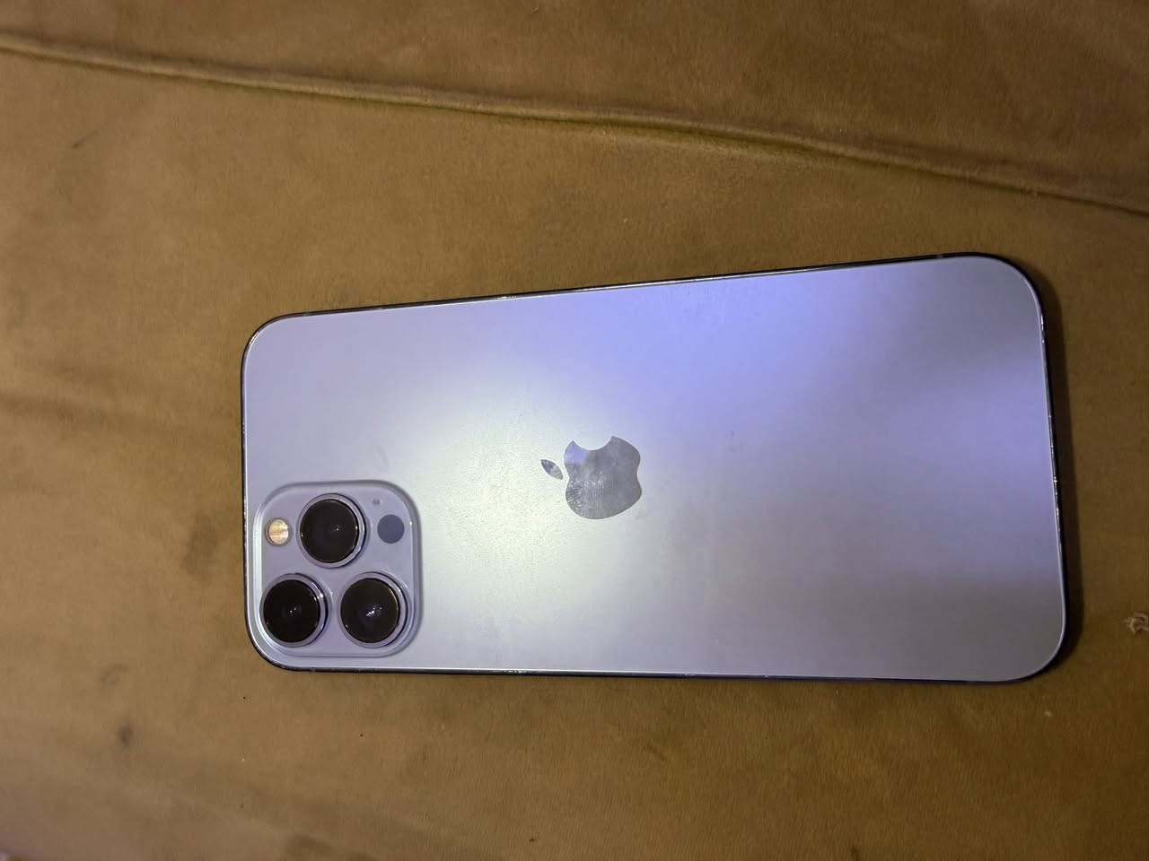 13pro max
ذاكرة 512
بطارية 100 مبدلة اصلية 100‎%‎
بي شخط بالشاشة كلش بسيط ممبين 
سعر 500 ألف 
بغداد البياع
للاستفسار ***********
