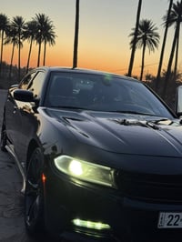 جارجر موديل 2022  كلين عدا الشخط الي موضح بالصوره بالجهه اليمنه ماشيه ...