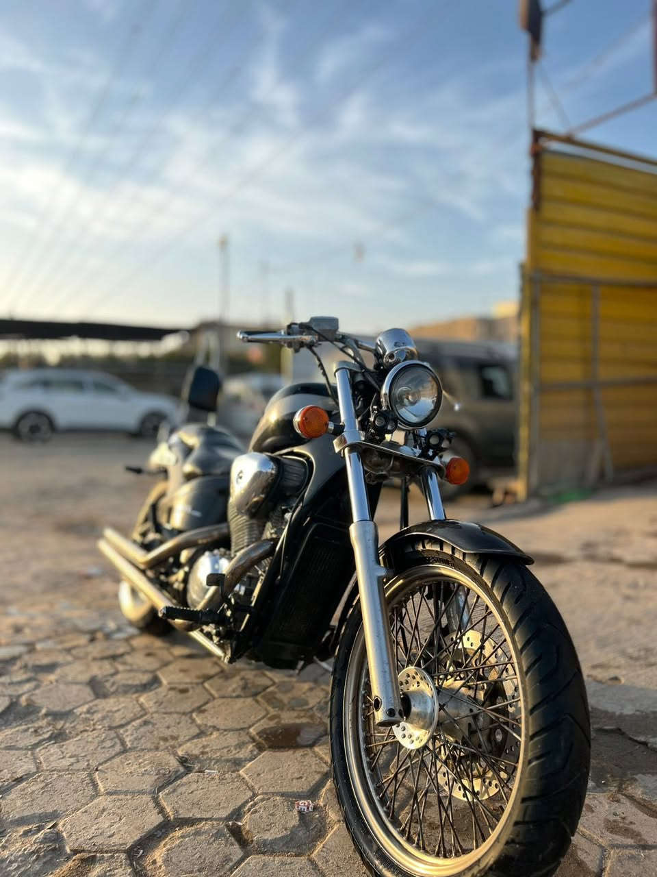 سلام عليكم شباب 
دراجه هارلي ستد 400 لون اسود ملكي 
دراجه خير من لله لكل شغاله كهربائياته 
دراجه بر غي مامفتوح من لمكينه 
دراجه كفاله عامه لمكان شعله مامتواجد عل فيس فقط واتساب ورصيد رقم لهاتف *********** 
السعر مليون 650
