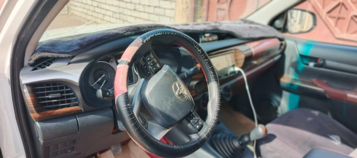 السلام عليكم
تيوتا هايلوكس 

موديل 2024 

ماشيه 75 الف 

كلين بدون ضرر كير عادي 

السعر 250$ وبيها مجال
***********
