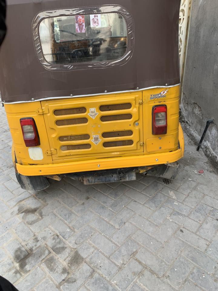 سلام عليكم تكتك البيع موديل 2019 رقم وسنويه بسمي مكفواله من الصبغ العنوان بغداد رقم ***********
