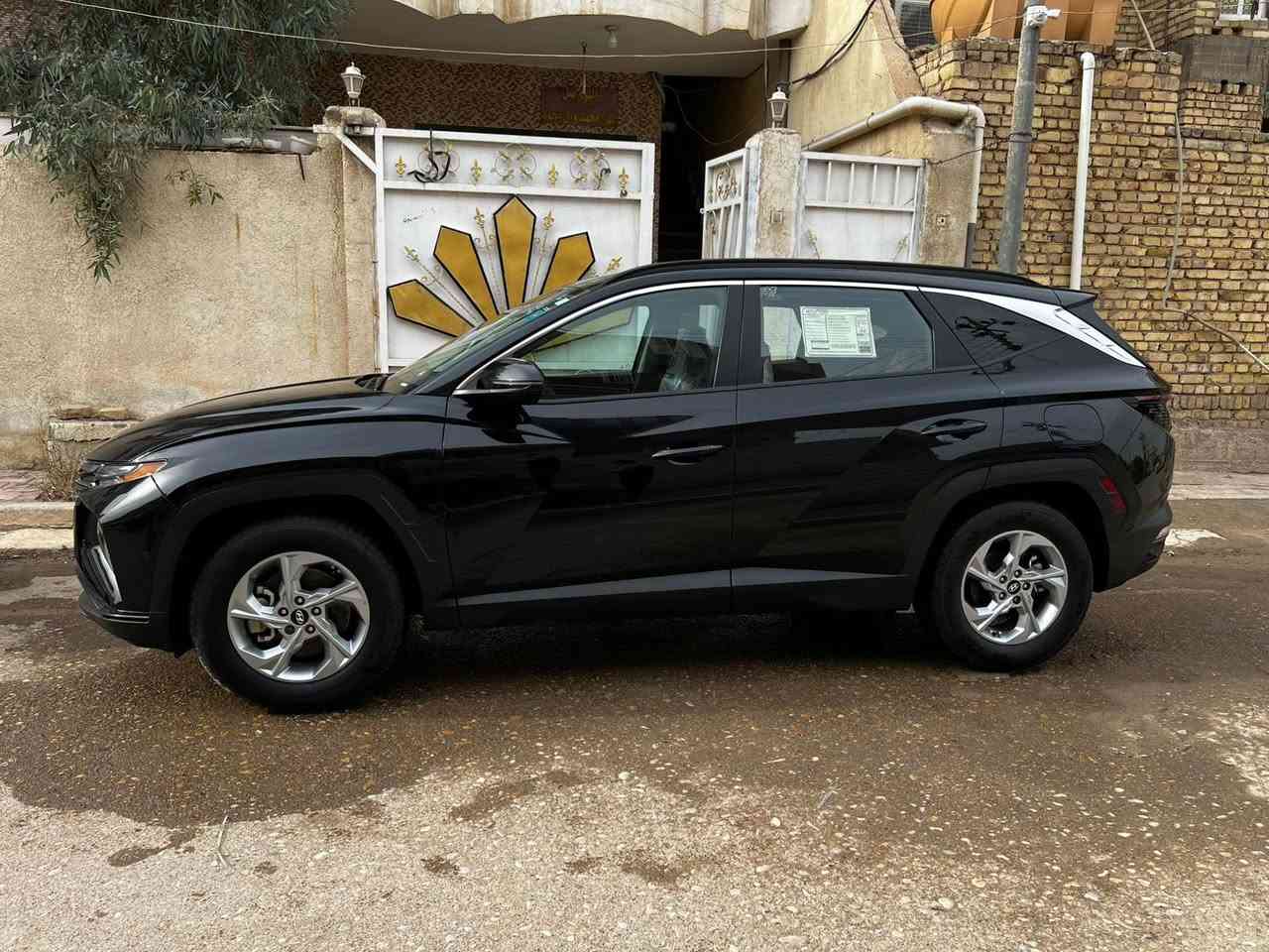 السلام عليكم
توسان 2023 وارد امريكي 

اللون اسود 

مواصفات  فول بلا فتحه

مكينة 2500 

ماشيه 42 الف 

بصمة وتشغيل عن بعد

كشنات جلد

تدفئة كشنات 

تبريد قطعتين

كشن كهرباء 

رادار امامي تحديد مسار 

قياده اليه

رادار جانبي نقطة عمياء 

جنطة كهرباء 

شاحن موبايل ذكي

ضررها بنيد فقط ضرر خفيف بدلته اصلي نفس الون

ميسان العماره ***********
