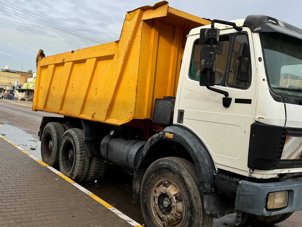 موديل 94
راس تريله تك مطوله
محرك 28 نظيف
كير فافونه 210 جديد
مجموعه جي اف جديده
السعر 225 وبيها مجال للشراي
رجاءاً رجاءاً رجاءاً الي مو شراي لا يتصل 
***********
