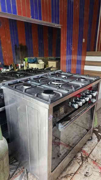 من رخصه الأدمن طباخ فريش إيطالي نظيف اخو الجديد موديل حديث مستعمل قليل سعره ٣٥٠الف الشراي يتصل *********** *********** كربلاء
