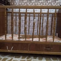 تخت أطفال للبيع للاتصال السعر ٥٥ الف للاتصال 07729530899