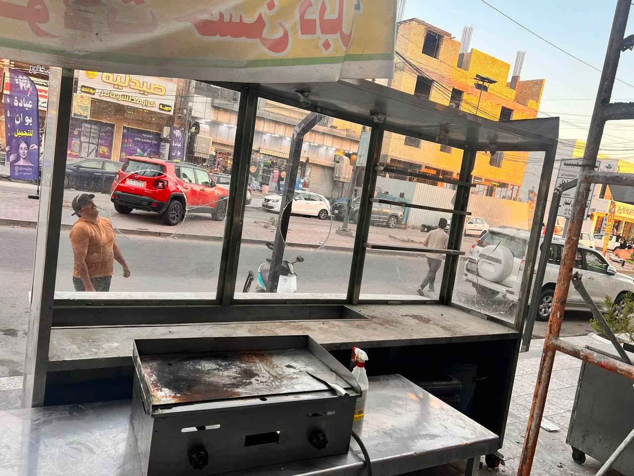غراض مطعم للبيع 
شوايه كص هيا وشيشها وستانها ب١٧٥
طباخ عين وحده سل استيل ثقيل ب١٢٥
طباخ فلافل عين وحده حديد.        ب٥٠
ميز سل استيل غذائي مترين في مترب١٧٥
جام خانه سل استيل غذائي حجم الكبيل 
بوري انجين جام ابو ١٢ 
الطول ٣ متر 
العرض ١ متر 
الارتفاع ٢٥٠٠
السعر ب٧٥٠ 
مفصلها ب١٢٥٠ الف 
مكاني بغداد مدينه الصدر 
***********
