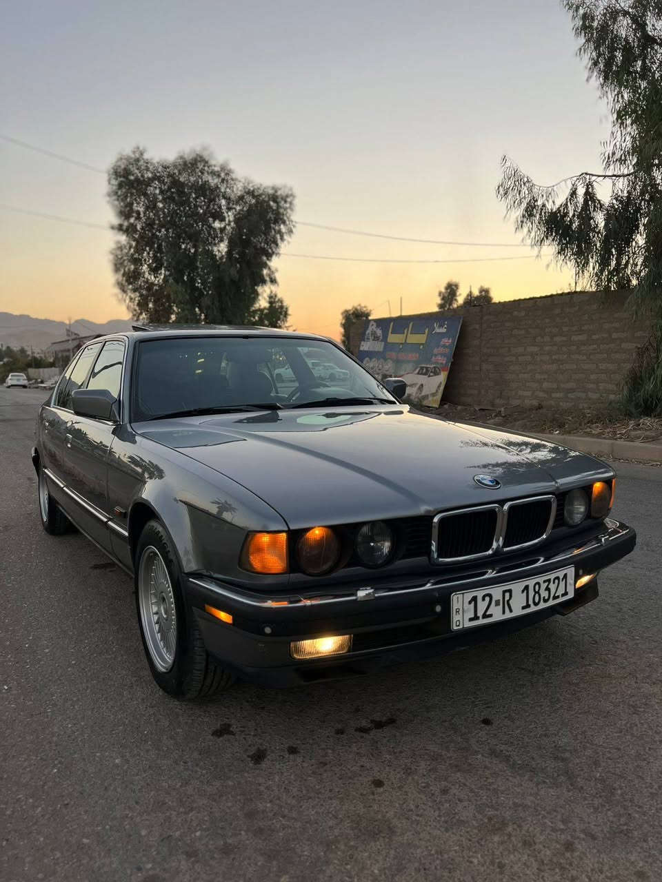 حجم 730  محرك 8 سلندر بلاد
اخوان سيارة بلادية مابيها برغي مفتوح 
ولامعمرة 
سيارة بوند صندوك بخ اثر تقحيل الباقي بدون صبغ
قطعها كلها بلاد مكفولة من دكة جاكوج 
محرك كير ضفيرة كلو شرط 
غرفتها جلد برده خلفية بلاد 
ستيرن كهرب تبريد تدفئة شرط 
صدر أمامي خلفي كلو جديد 
طخم تاير جديد ويل شعاع بلادي 
لايت دخاني مع بكلايتات بلادي 
سستم غاز ايطالي شادو ب 850$ ضمان 
اخوان سيارة جاهزة من كلشي 
كهربائيات كلو شغال 
ترايها شرط زيرو 
كلشي اكو بالسوك ولاتقيموها بالمعمرات 
وشرط بالحقيقة احلى من التصوير 
رقم نينوى جديد سنوية جديد 
تريد تحويل تريد وكالة بخدمتك 
سعرها 85$ وبيها مجال بسيط 
المامشتري يسمعنا كلمة طيبة وبخدمتكم 
مكان السيارة زاخو 
رقم *********** اسيا
رقم *********** واتساب
