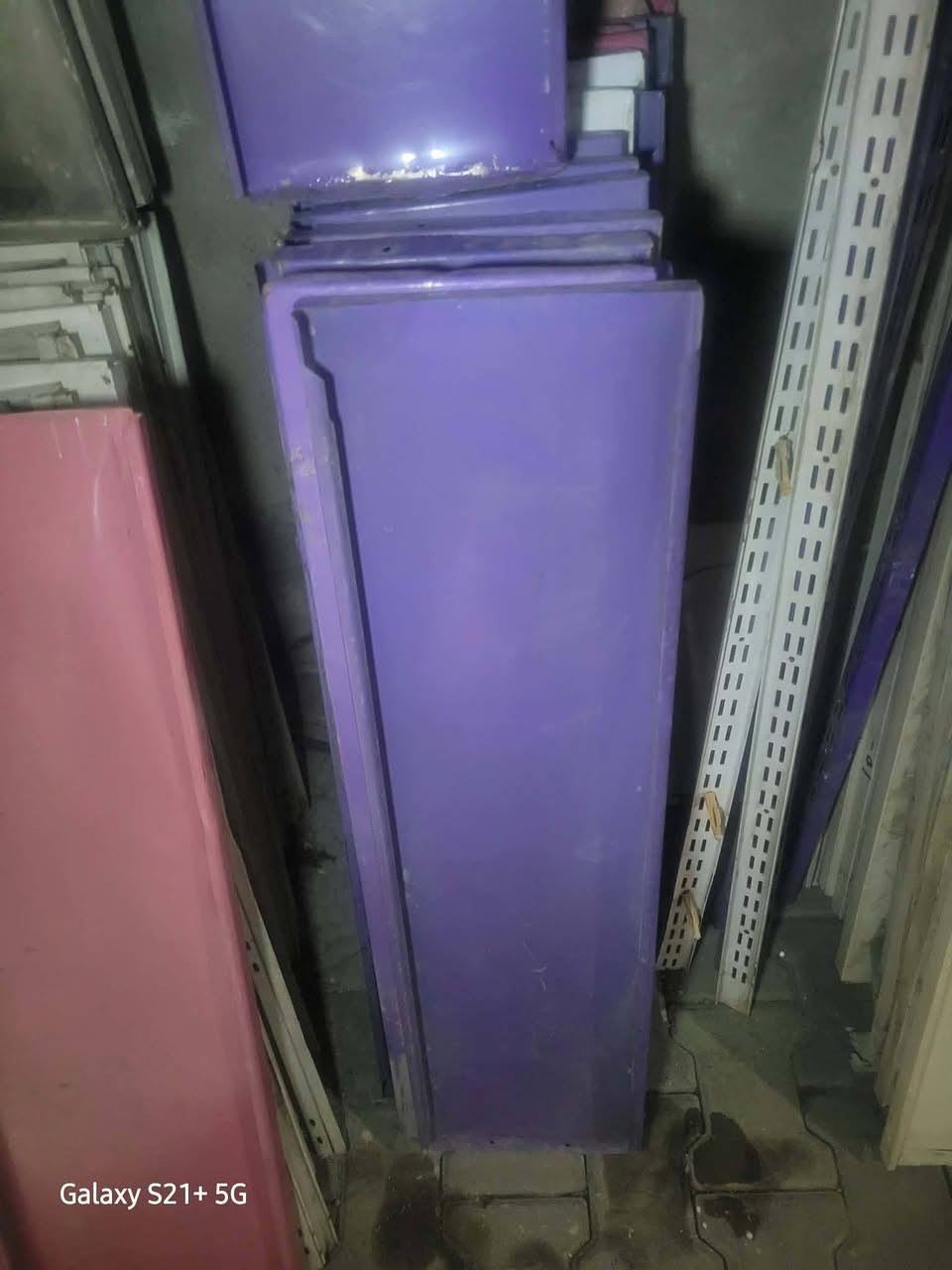 سلام عليكم رفوف للبيع العدد ٢٢ والعدد الثاني ٢٥  ورفوف دكسنات العدد ٦ قطع طول مترين ونص وعرض متر مكاني بغداد الإسكان السعر عل خاص او اتصل *********** او ***********
