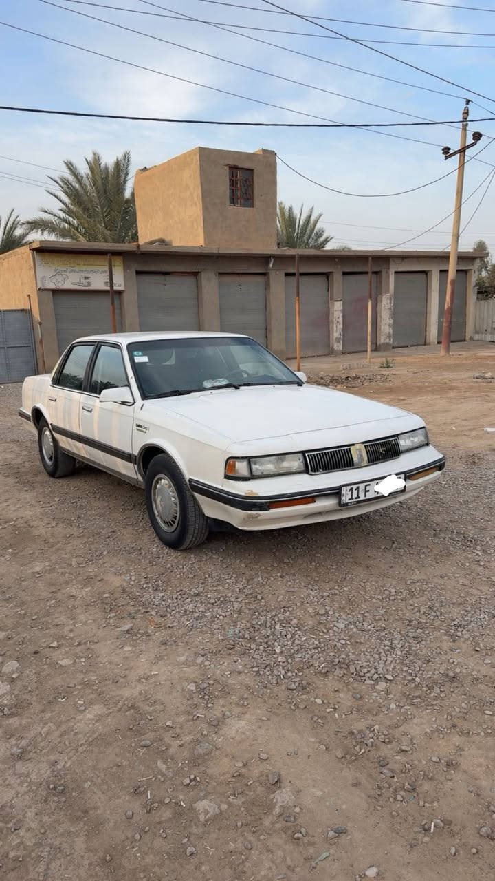 اولدز موديل 1990 سياره كله 
جاهزه مكينه ابلادي 3100 بلادي 
رقم بغداد سنويته 30 ارقام دولي 
بغداد بسمي السياره تبريت تفه كهربيات دشبول لايت عالي ناصي جام سمعات أربعه كله شغال سياره مكفوله كفاله عامه من ضربه ومعجون وخياس سياره داخل وخارج جديد سياره مال جناي متعوب عليه معنه كلام بيع أو مراوس حسب القناعه سعر 50) ***********
