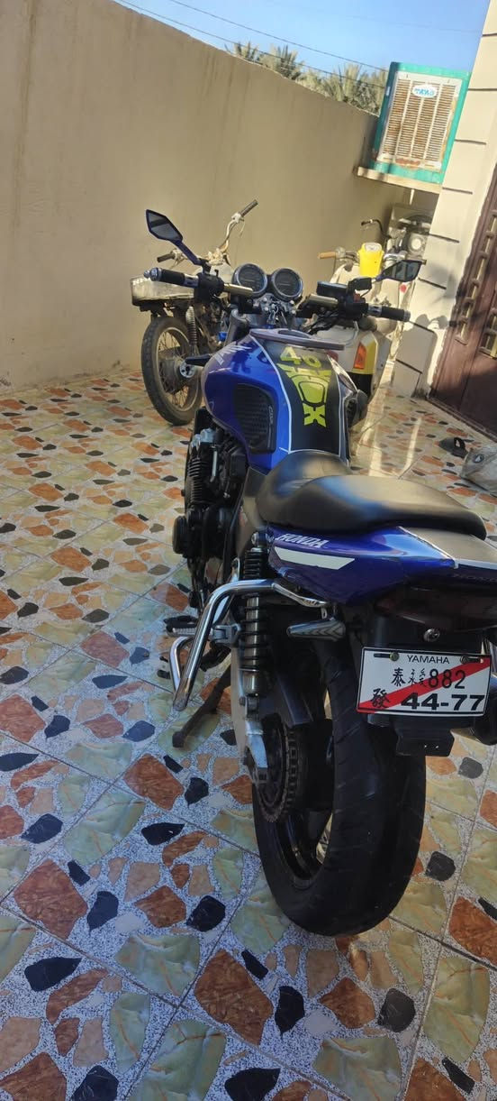 من رخصت مدير الكروب
سي بي 400 جيل ثاني موديل 2006 اوراق اصولي كمرك مدفوع ونفيس سعر(2200 مليونين وميتين) وبيه مجال مكاني كربلاء الخاص مغلق ***********
