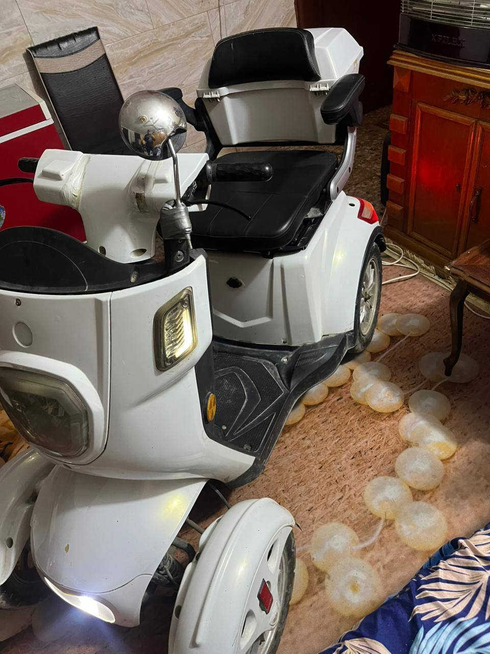 دراجه رباعيه شحن بطاريات جدد انطي بيهن ضمان المكان البياع 
***********
