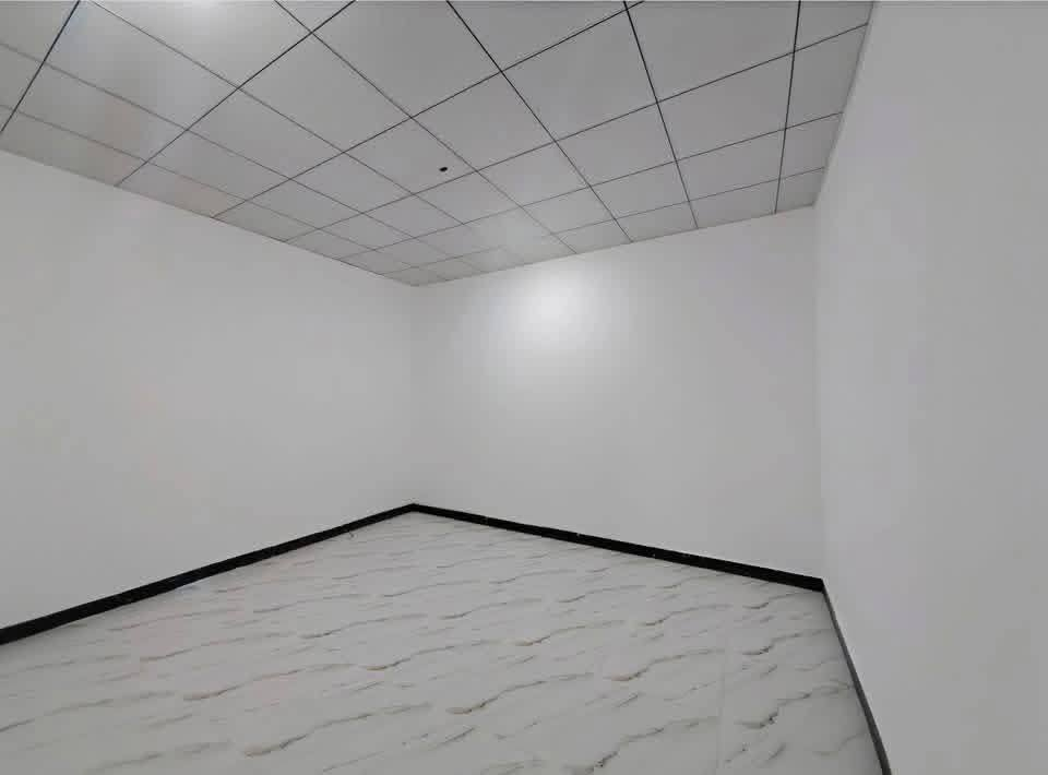 #دار _اقصاد_اقصاد _اقصاد
#للبيع_دار_نظام_أقساط_شهرية
المساحة: 125 متر مربع

السند: 25 (طابو زراعي أقرار محكمه)

السعر: 44 مليون دينار عراقي (مع المجال) - البيع مستعجل بسعر النقد

شروط الدفع:
مقدمة: 20 مليون دينار عراقي
قسط شهري: 500 ألف دينار عراقي (قفل)

المواصفات:
غرفتين نوم
صالة مطبخ صحيات عدد 2 استقبال كراج كبير
مكشوفة عدد 2

ماء كهرباء قريب من سوق ومدارس
تبليط ( عرض 10 م)

الموقع:
نجف شارع الصب عمود 317 سوك الحمداني
للتواصل:
***********
