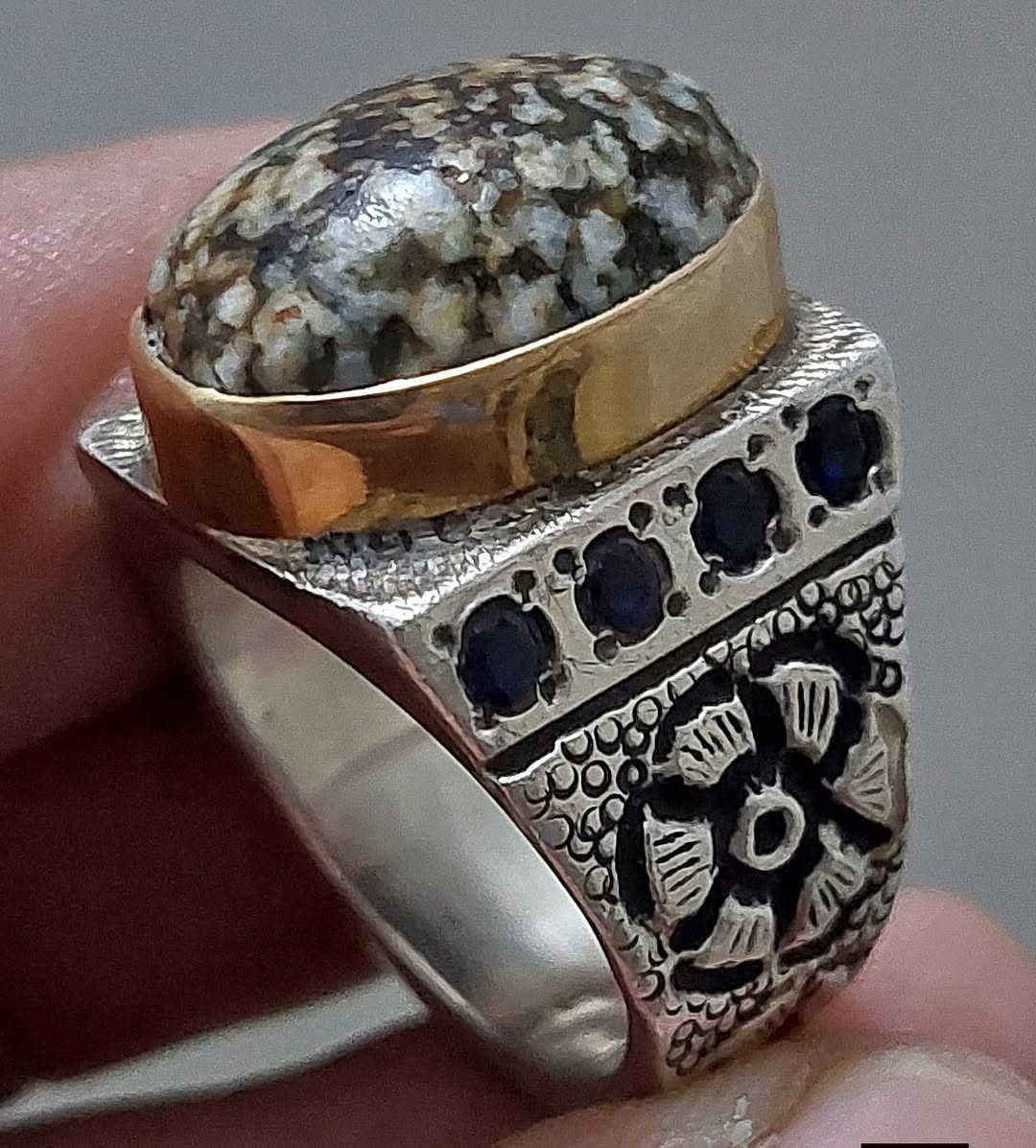 خاتم بحجر المراد القديييييم صياغة داير ذهب يدوية ثقيلة تواصل خاص


**إذا كنت صاحب هذا الإعلان وتريد حذفه لأي سبب، رجاءا أرسل رسالة إلى الدعم الفني**