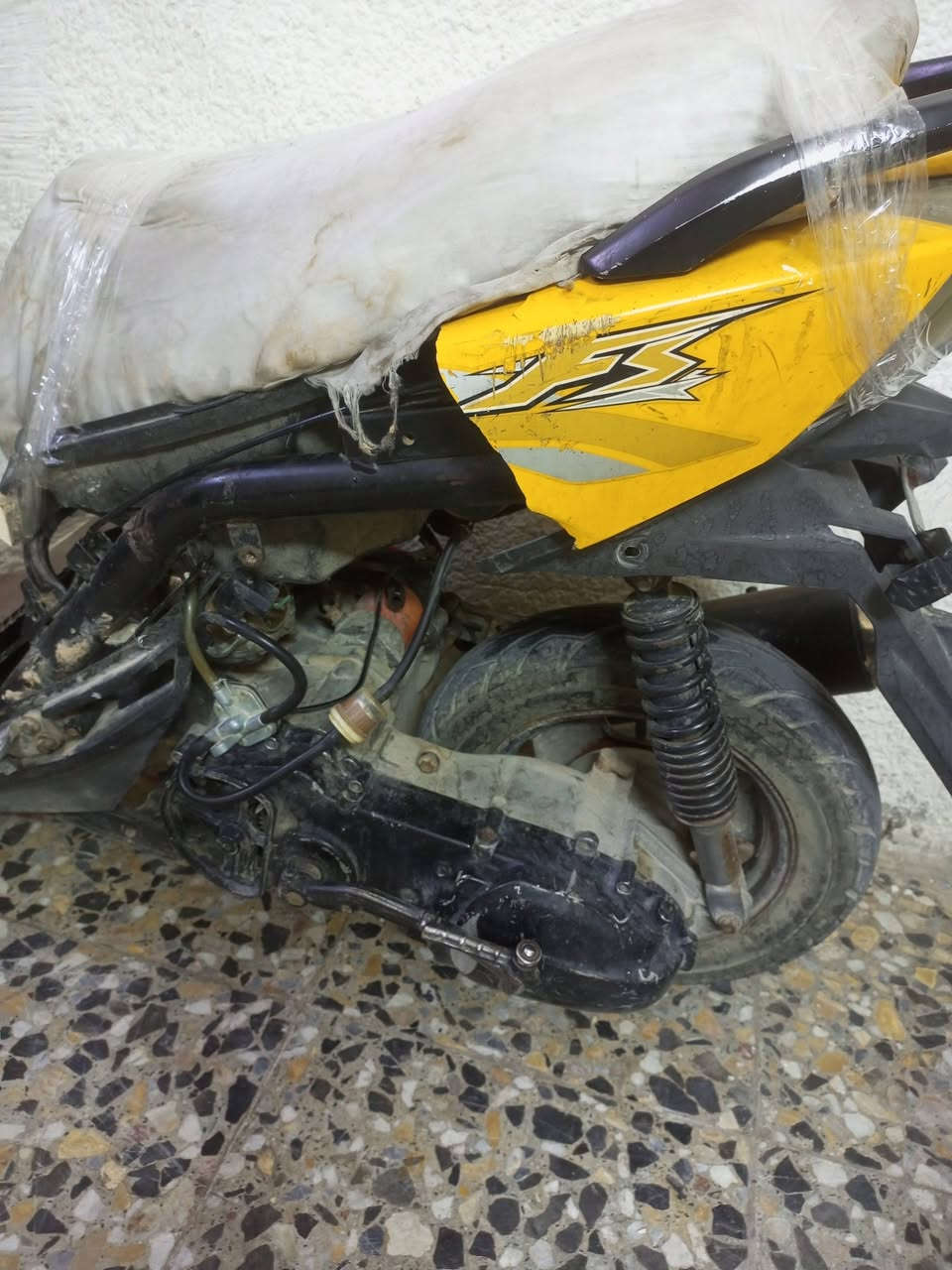 سلام عليكم دراجة ايف ايس محرك ماكس عدلة شغالة هندر شلعا معدل بيها بس الصالنصا برغي واحد مكروم بل كور سونة بخمس تالاف سعرها 125بيها مجال قليل بيها مجال قليل والشراي يتصل مكاني مدينة الصدر سوك العورة ***********
