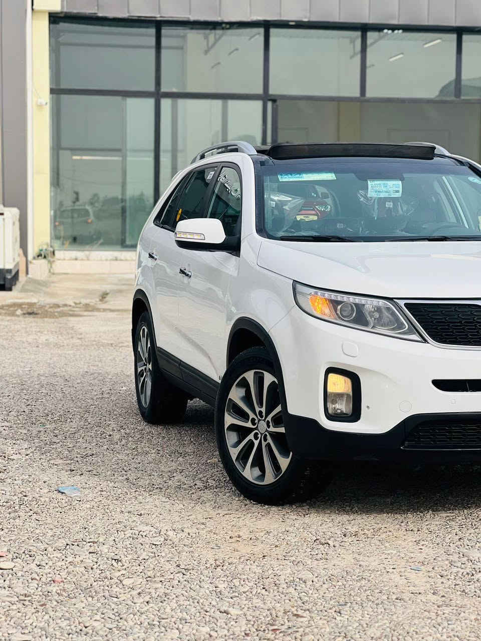 السلام عليكم للبيع سورنتو2015خليجي كويتي 
السياره كلين بدون قطره صبغ ماعده الدعاميات
رقم بغداد سنويه2027تنتهي
موصفات
كشن خزن
تدفئه وتبريد بالكشن
مثبت سرعه
7راكب 
محرك6سلندر 3500
بنوراما
كير محرك شرط 
صدر بي صوت خفيف 
وباقي موصفاته معروفه
ماشيه 194الف
السعر المطلوب 210وبيه مجال للشراي
للستفسار اتصل ***********
