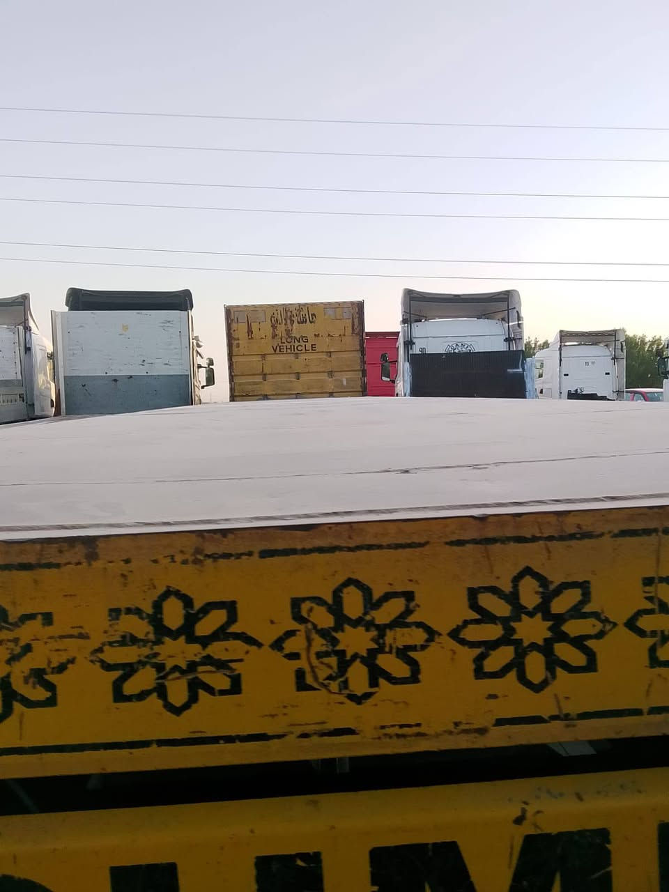 بسم الله الرحمن الرحيم عربانه حدادين طول 13شاصي ١٦دناكير ١٤  سبرنك ثلاجه مطبخ صناديك  
تخم تاير ما ماشي مكفوله
***********. ***********
