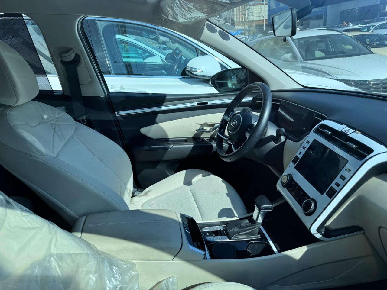 السلام عليكم
توسان 2023 خليجي
رقم أربيل بسمي ثاني يوم تحويل 
كشتات كهرباء 
قطعتين تبريد 
بصمه 
هند بريك بصمه
حساسات إماميه وجانبيه
تشغيل عن بعد
بيها بعض طخات ربع جاملغ صبغ وطختين بالصندوق بارد
السعر 205 
للاستفسار ***********
