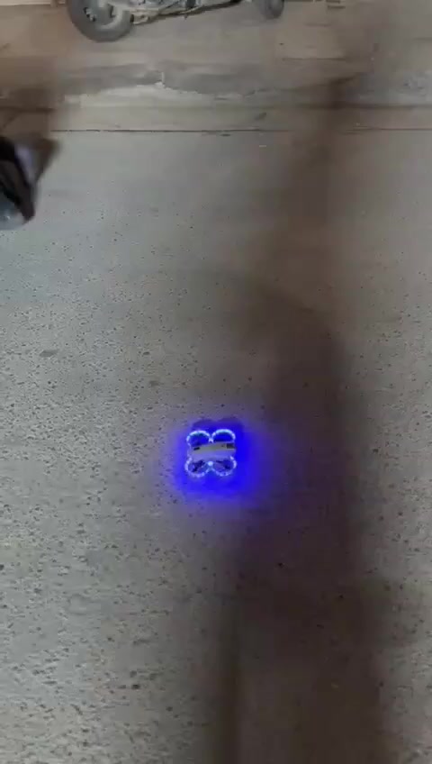 طائره درون GT3  دبل بطاريه مده الشحن 25 دقيقه 
مواصفاتها/ جوستك ابو  شاشه ويجي وياه في ار نضاره 
ارتفاع الدرون 500 متر 
المده مالته 2 كليو 
 رقم الهاتف 📞 ***********
