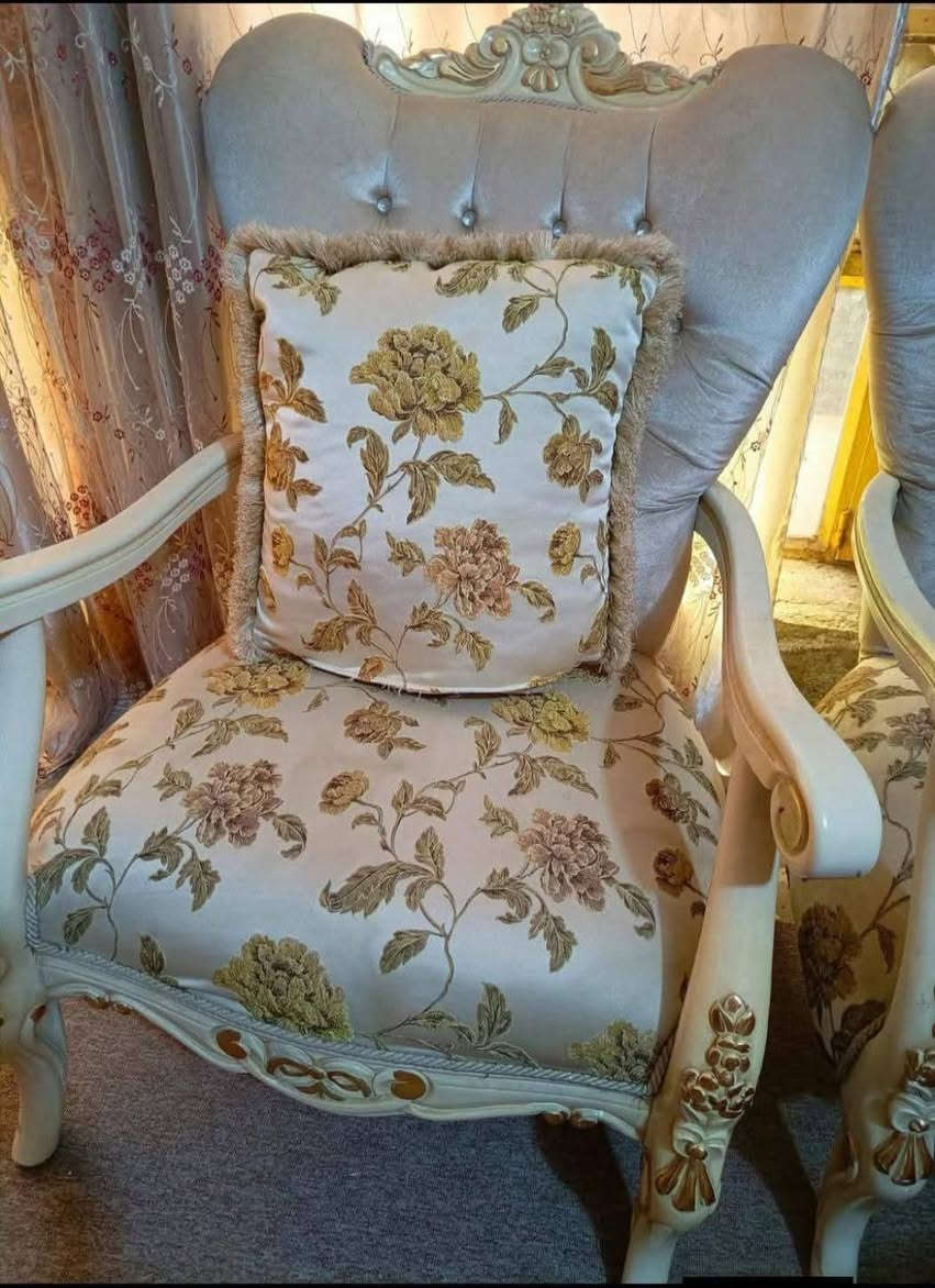 تخم زان ملكي تركي عشر مقاعد السعر 650 مع طبلة وسطيه حجم كبير عنواني بغداد الشعب سبب البيع لصغر المكان تواصل خاص او مراسله الرقم ***********
