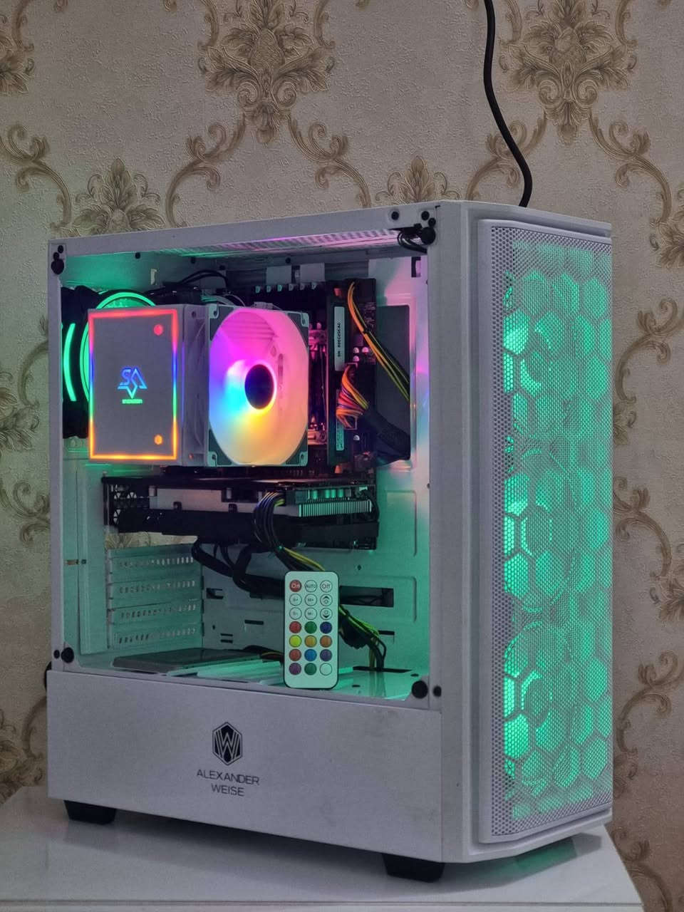 Pc gaming
موصفات 
معالج: Xeon E5-2670v3 (قريب ال Ryzen 5 3600)
رام: 16gb DDR4
كارت شاشه: RX 580 8GB 
بور سبلاي: 600W
سعر 480,000 متوفر توصيل 🛑
تواصل ارسال رساله على وتس اب : ***********
