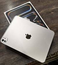 iPad 11pro M5    256 بطارية 100%🔋 مشحون9 مرات    07873916359