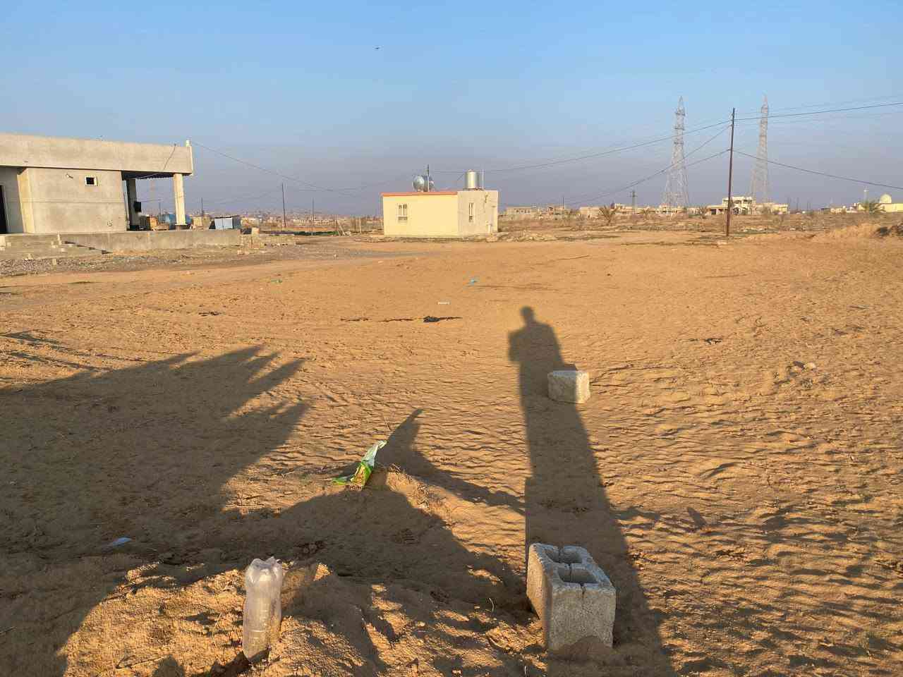 السلام عليكم قطعه ارض للبيع بستان منيف قرب الواء المساحه 1000متر واجهه 33عمق30سعر المتر 20للستفسار الاتصال ***********
