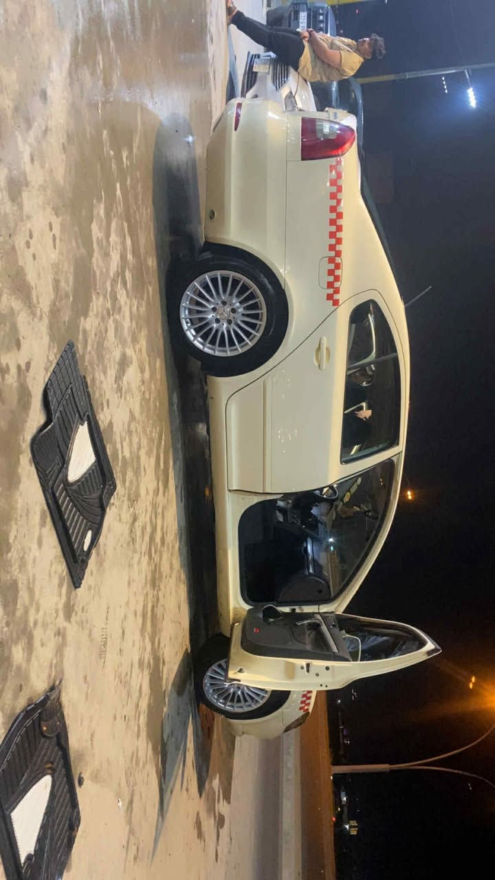 سکۆدا ٢٠١٣ تۆماتیک ، گێڕ و مەکینە بەشەرت پشت و پێشی کەپس  هەمو شتی نوێیە بەناوی خۆمە ئایپات ویل ماسلیس غازو بەنزین١١٤ محامەلە***********
